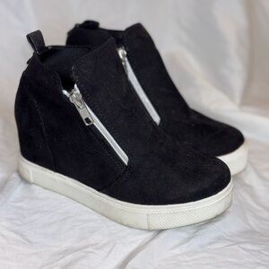 Girls Black Wedge Sneaker Boot with Side Zipper size 1 youth